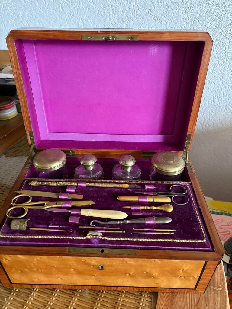 Antiek reisneccessaire naaikist reiskist, Antiek en Kunst, Antiek | Goud en Zilver, Verzenden