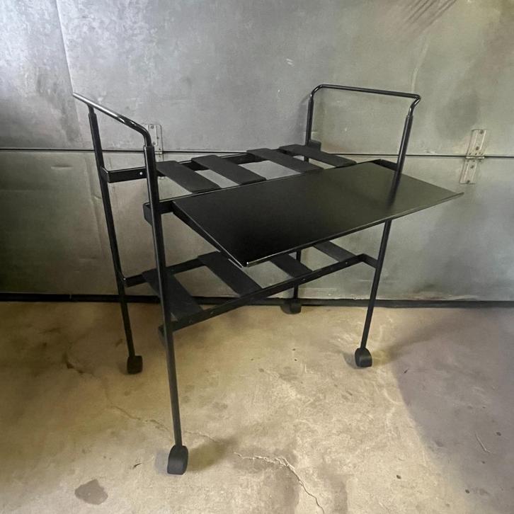 Jaren 80 post modern design tv of computertafel Zanotta, Huis en Inrichting, Bureaus, Zo goed als nieuw, Bureau, Met wielen, Ophalen