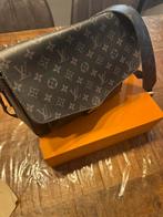 Louis vuitton messenger bag, Sieraden, Tassen en Uiterlijk, Tassen | Schoudertassen, Ophalen of Verzenden, Zo goed als nieuw, Zwart