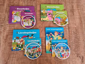 4 boekjes met (oud Hollandse) liedjes inclusief 4 CD's beschikbaar voor biedingen