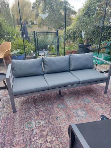 Lounge/tuinbank beschikbaar voor biedingen