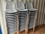 Kantinestoelen lichtgrijs stapelstoelen kuipstoelen nieuw, Huis en Inrichting, Stoelen, Ophalen, Nieuw, Kunststof, Vijf, Zes of meer stoelen