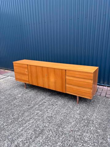 Vintage dressoir kast tvmeubel lowboard beschikbaar voor biedingen
