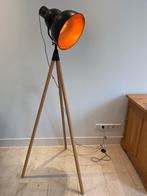 Mooie industriële lamp 3 houten poten, Huis en Inrichting, Lampen | Vloerlampen, Ophalen, Nieuw, Modern, 150 tot 200 cm