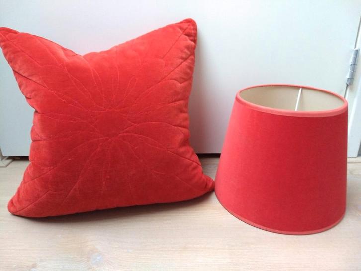 NIEUW: rood velours kussen 40x40 + bijpassend rode lampenkap, Huis en Inrichting, Woonaccessoires | Kussens, Nieuw, Rood, Rond