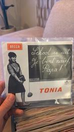 Tonia - School is uit, Ophalen of Verzenden, Zo goed als nieuw, Overige formaten, Levenslied of Smartlap