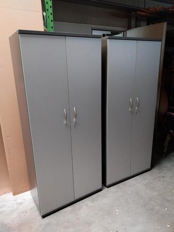 Draaideurkast 180 x 80 x 44. Houten romp en houten deuren beschikbaar voor biedingen