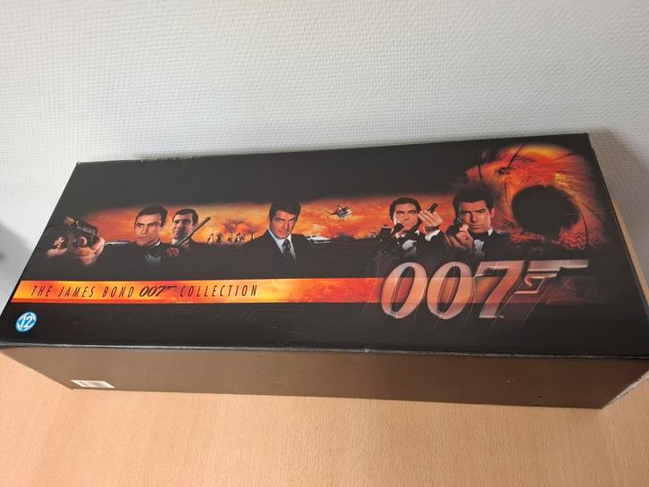 The James Bond 007 collection 18 vhs banden, Cd's en Dvd's, VHS | Film, Gebruikt, Actie en Avontuur, Ophalen of Verzenden