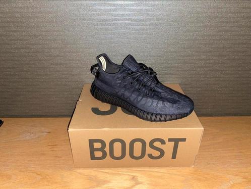 Adidas yeezy 350 boost v2 Mono cinder, Kleding | Heren, Schoenen, Nieuw, Sneakers of Gympen, Zwart, Ophalen of Verzenden