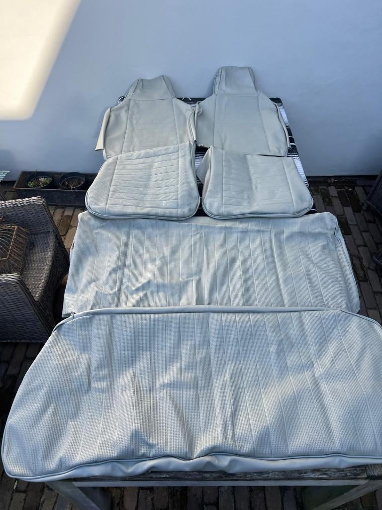 VW Beetle NOS 74-75 bekleding stoelhoezen set, Auto diversen, Auto-accessoires, Zo goed als nieuw, Ophalen of Verzenden
