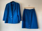 Diepblauw mantelpak met rok en knopen, Kostuum of Pak, Blauw, Maat 42/44 (L), Ophalen of Verzenden