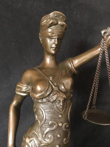 Vrouwe Justitia , bronzen/brons, hoog 40 cm. beschikbaar voor biedingen
