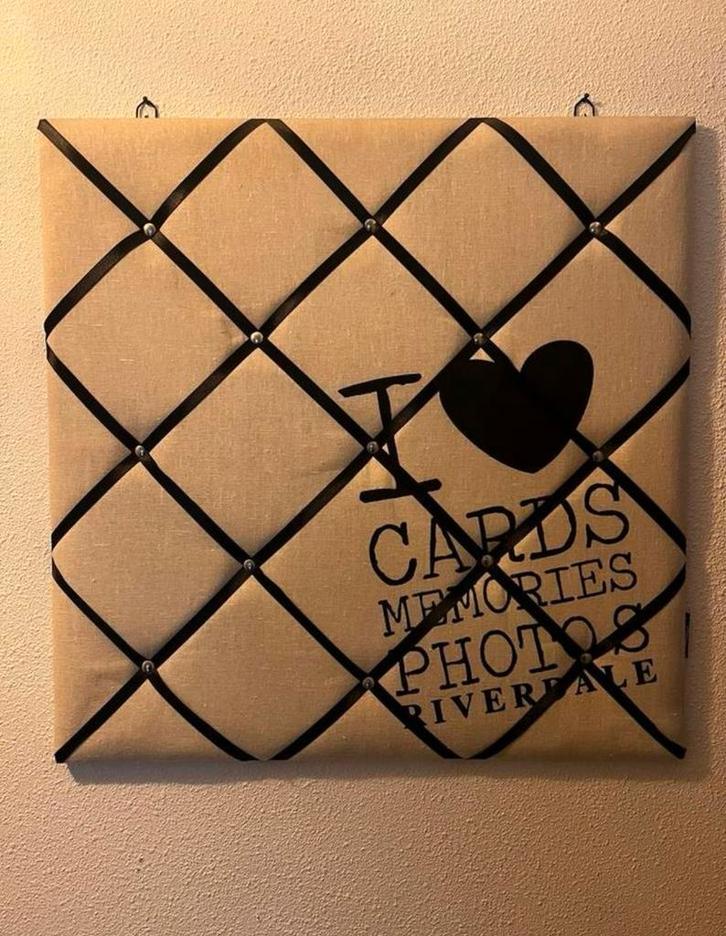 Riverdale kaartenhouder Wanddecoratie 50x50cm zgan, Huis en Inrichting, Woonaccessoires | Memoborden, Zo goed als nieuw, Prikbord