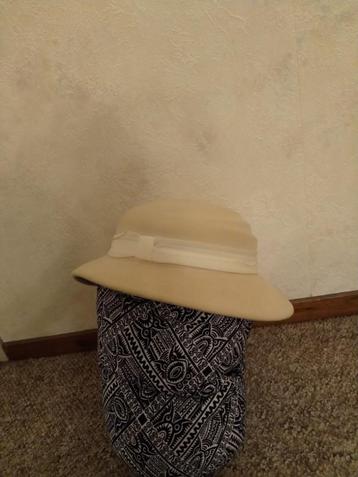 Zomerhoed dames jaren 70  beschikbaar voor biedingen