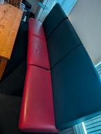 3 Wandbanken met rode zitting en zwarte rug, Ophalen, Stof, Gebruikt, Driepersoons