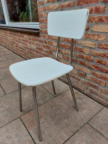 wit vintage keukenstoeltje 