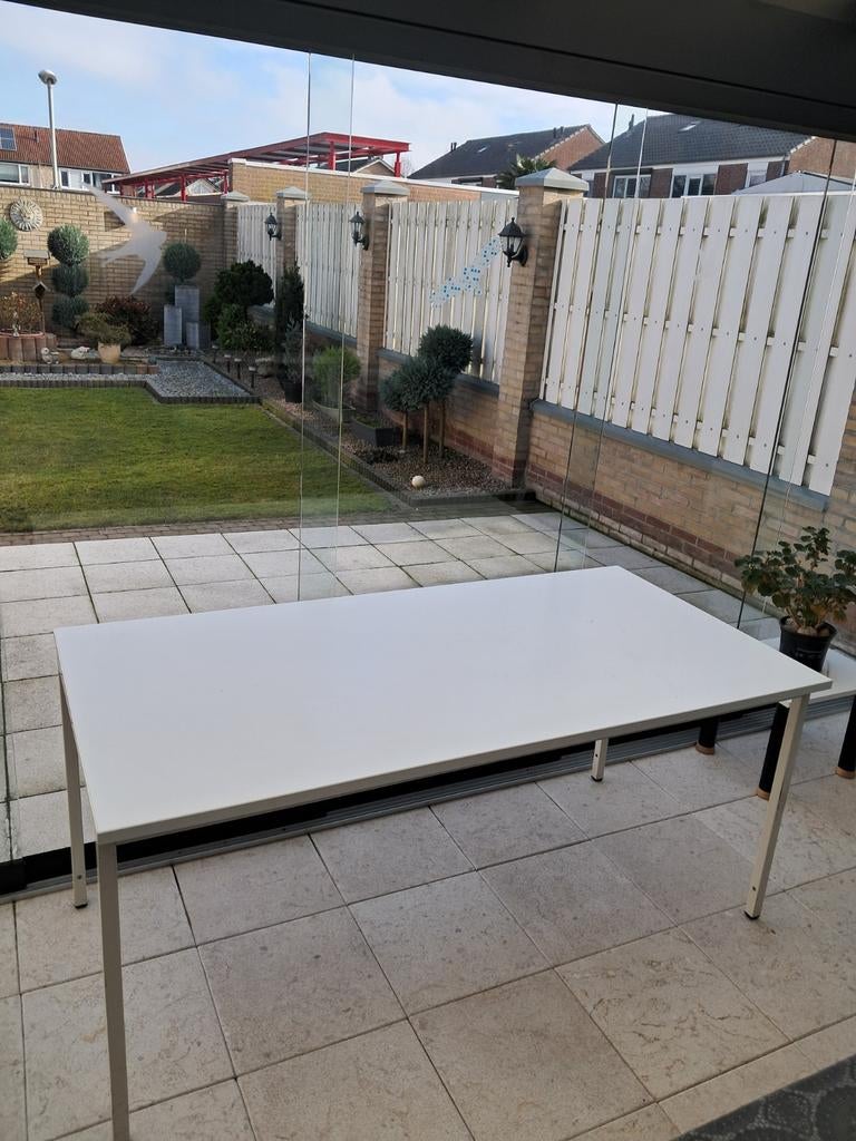 Tafel met metalen onderstel, Huis en Inrichting, Tafels | Eettafels, Ophalen, Gebruikt, 50 tot 100 cm, 150 tot 200 cm