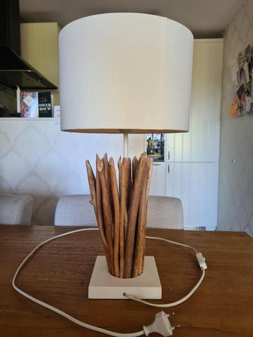 (Tafel)Lamp met drijfhout voet beschikbaar voor biedingen