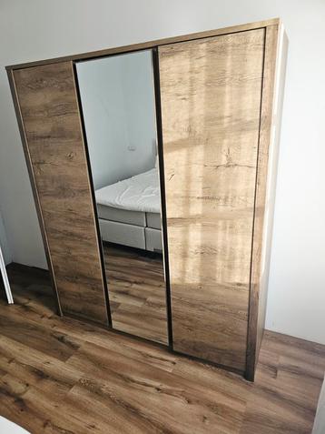 Vedde garderobe met JYSK  beschikbaar voor biedingen