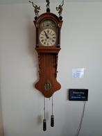 Antieke Wandklok met Maanstand en Ornamenten, Ophalen