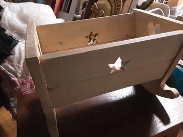 Steigerhouten  ledikantje/wiegje voor poppen. beschikbaar voor biedingen