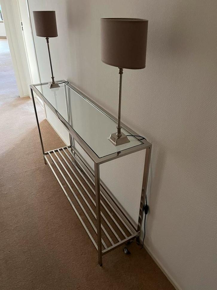 Stijlvolle Sidetable met Glazen Blad en Metalen Frame, Huis en Inrichting, Kasten | Schoenenrekken, Zo goed als nieuw, Ophalen of Verzenden