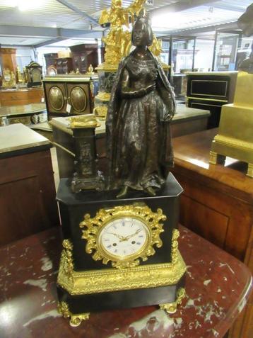 Oer 10412 zwart marmeren en bronzen pendule "Koningin" beschikbaar voor biedingen