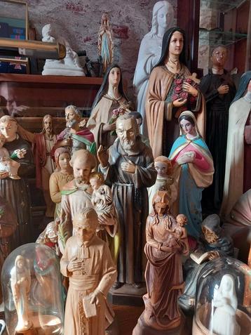 Diverse antieke religie beelden  beschikbaar voor biedingen