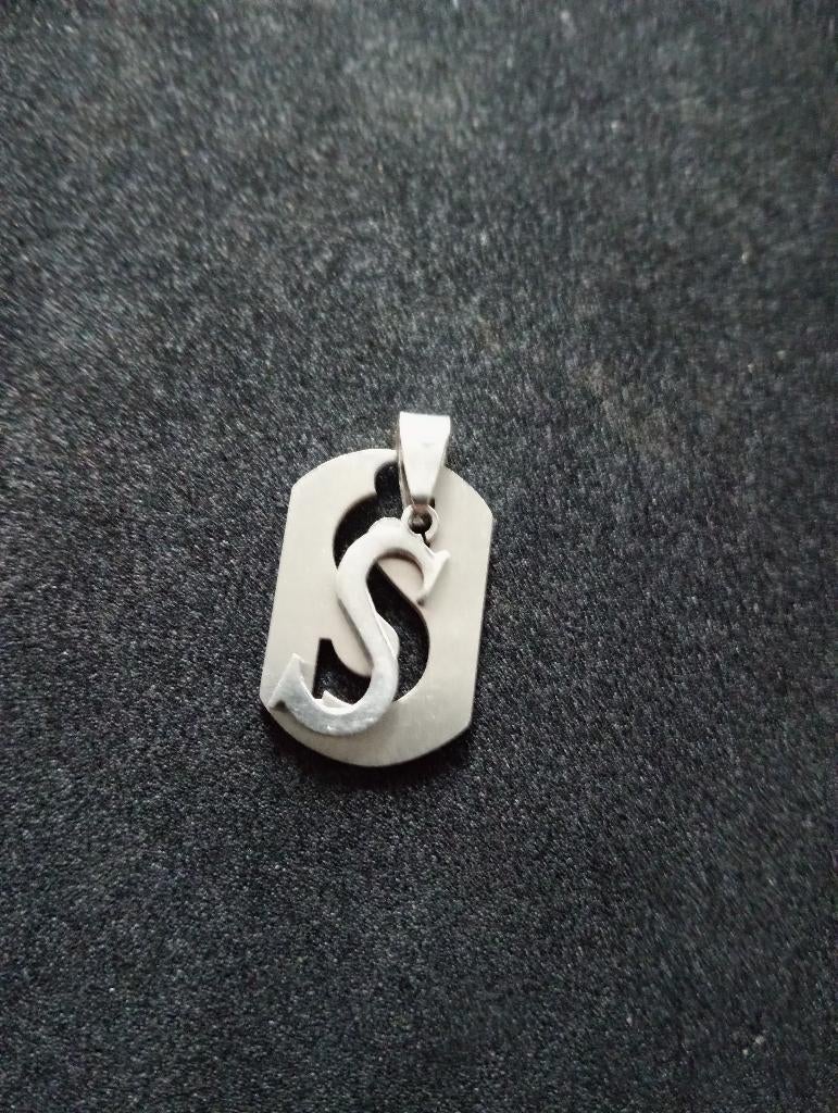 Rvs Halshanger met letter S erin, Overige materialen, Overige voorstellingen, Ophalen of Verzenden, Zo goed als nieuw