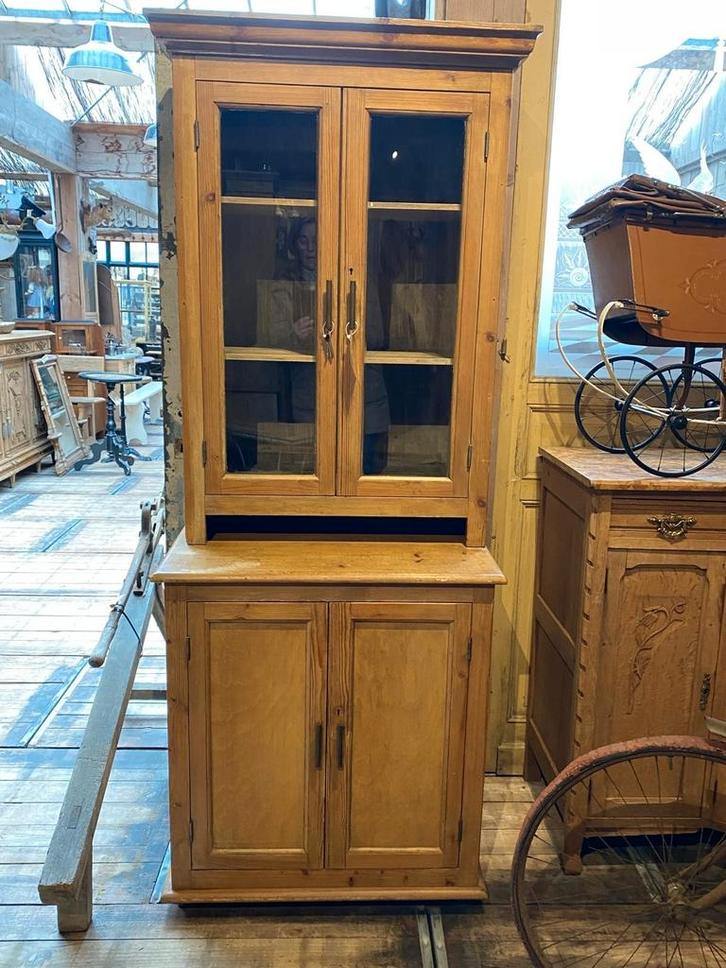 Smalle landelijke buffetkast vitrine kast oud grenen, Antiek en Kunst, Antiek | Meubels | Kasten, Ophalen