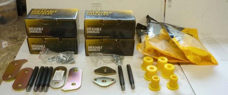 Old man Emu smeerbare shackles set landcruiser 40 serie, Auto-onderdelen, Ophanging en Onderstel, Toyota, Nieuw, Ophalen of Verzenden