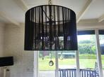 Zwarte hanglamp boven tafel, Huis en Inrichting, Lampen | Hanglampen, Minder dan 50 cm, Ophalen