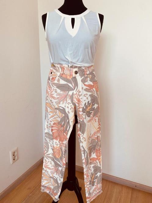 Maicazz top creme / wit mouwloos mt XS, Kleding | Dames, Tops, Zo goed als nieuw, Maat 34 (XS) of kleiner, Wit, Zonder mouw, Ophalen of Verzenden