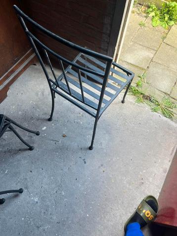 3 ijzeren tuinstoelen  beschikbaar voor biedingen