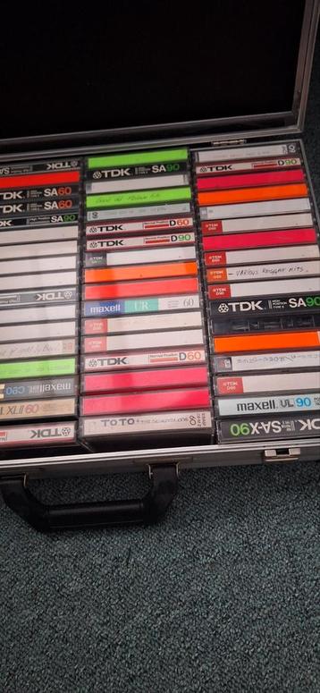 Cassettebandjes Collectie in Koffer beschikbaar voor biedingen