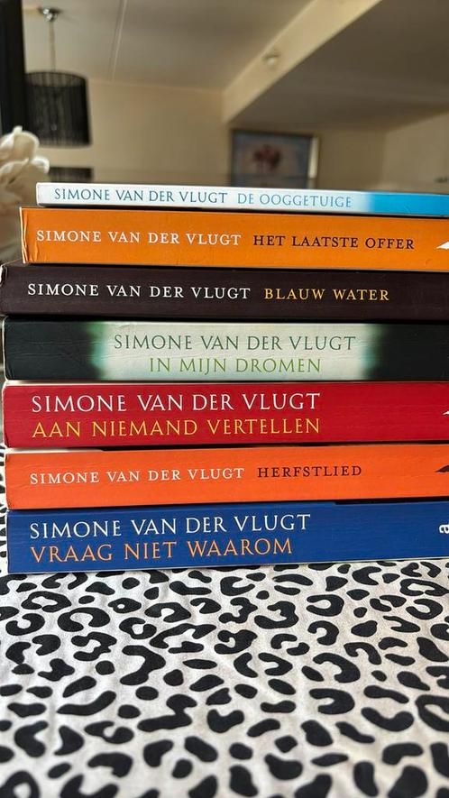Simone van der Vlugt - Aan niemand vertellen, Boeken, Thrillers, Zo goed als nieuw, Nederland, Ophalen of Verzenden