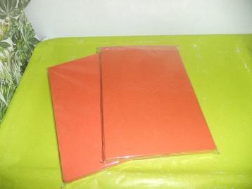 60 VELLEN NIEUW ORANJE KARTON  KNUTSELEN / KAARTEN  MAKEN beschikbaar voor biedingen