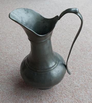 Antieke tinnen vaas gemerkt handgeklopt, 30 cm hoog,1819 gr. beschikbaar voor biedingen