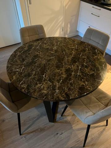 TE KOOP! Marmer look eettafel !!MOET WEG VOOR 28FEB!! beschikbaar voor biedingen