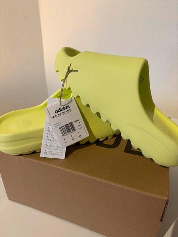 Yeezy Slide Glow Green Maat 42 beschikbaar voor biedingen