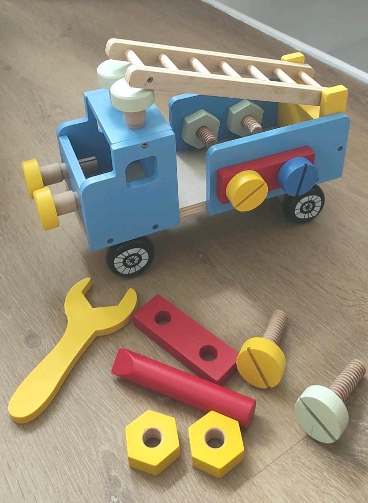 Houten vrachtwagen met veel gereedschap erbij, Kinderen en Baby's, Speelgoed | Speelgoedvoertuigen, Zo goed als nieuw, Ophalen of Verzenden