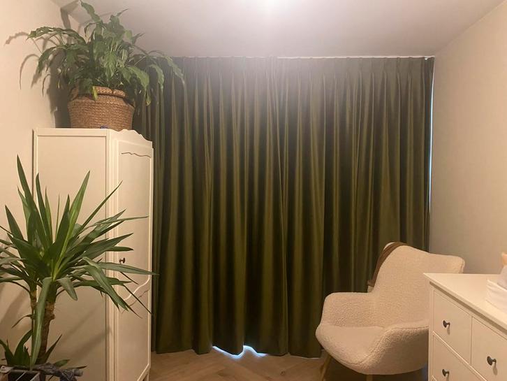 Olijfkleurige Veneta Overgordijn Dubbele Plooi verduisterend, Huis en Inrichting, Stoffering | Gordijnen en Lamellen, Nieuw, 200 cm of meer