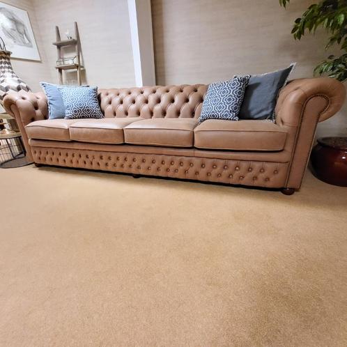 Grote Chesterfield bank 2.85m breed in zacht, soepel leer, Huis en Inrichting, Banken | Bankstellen, Nieuw, 200 tot 250 cm, 75 tot 100 cm