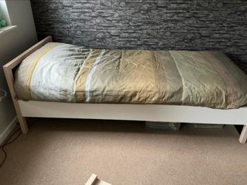 Bed Vroomshop incl. nachtkastje antraciet/hout beschikbaar voor biedingen