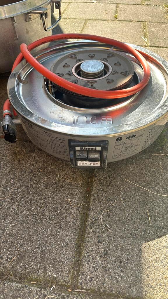 Titel: Grote Rinnai gas rijstkoker – 10 liter / 6 kg rijst, Witgoed en Apparatuur, Rijstkokers, Zo goed als nieuw, Ophalen of Verzenden