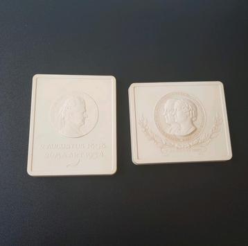 Plaquettes koningin Emma en Juliana beschikbaar voor biedingen