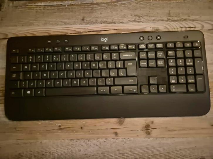Logitech K540 Toetsenbord - Perfecte Staat!, Computers en Software, Toetsenborden, Gebruikt, Qwerty, Draadloos, Multimediatoetsen