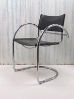 Mooi vorm gegeven Italiaanse design stoel met armleuning, Huis en Inrichting, Stoelen, Gebruikt, Metaal, B, Eén
