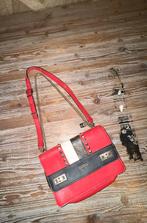 Guess schoudertas rood Katey convertible xbody flap, Overige merken, Gebruikt, Ophalen of Verzenden, Leer