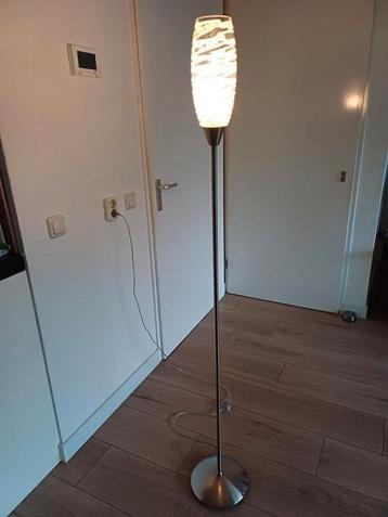 Staande lamp met voet schakelaar, hoogte 160 cm beschikbaar voor biedingen